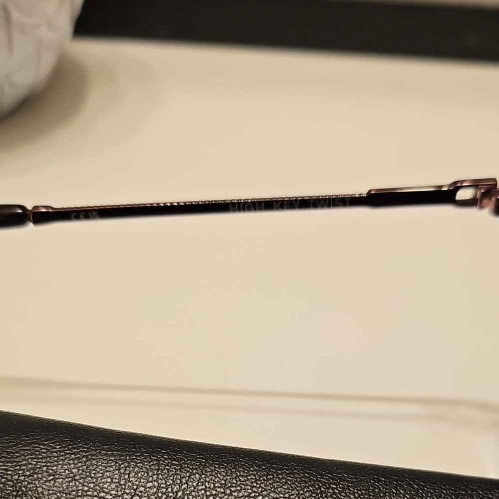 Quay Australia High Key Twist Sunglasses - Picture 4 of 6